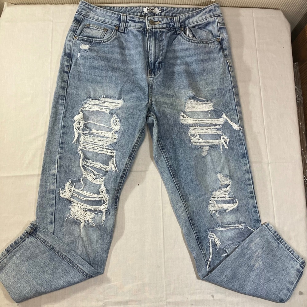 Refuge Denim High Rise Mom Jeans Size 7 Light Wash Ripped Distressed 56-406 MED